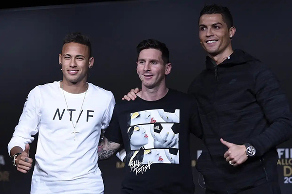 卡塞米羅（Casemiro）稱贊：羅納爾多（Ronaldo） 梅西（Messi） 內(nèi)馬爾（Neymar）在“另一個(gè)世界”中